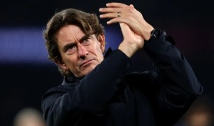 Cầu thủ Tottenham bày tỏ sự không hài lòng với HLV Thomas Frank, bối rối trước sự thay đổi chiến thuật.