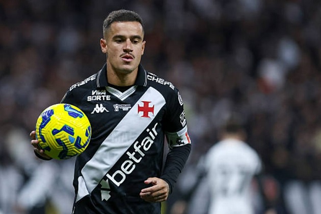 Trận chung kết lượt đi giữa Depay và Coutinho thiếu may mắn