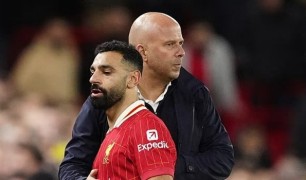 Arne Slot đối mặt với thử thách lớn trong trận đấu giữa Liverpool và Brighton