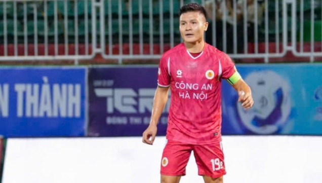 Quang Hải hân hoan chào mừng chiến thắng của U22 Việt Nam tại SEA Games 33