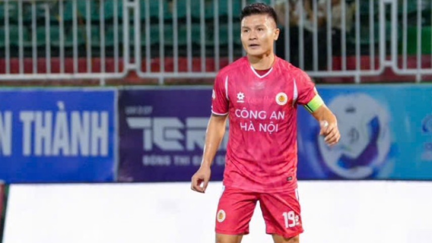 Quang Hải hân hoan chào mừng chiến thắng của U22 Việt Nam tại SEA Games 33