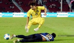 HLV Nafuzi đứng ra bảo vệ Aiman Yusuf Nabil sau trận thua Thái Lan tại SEA Games