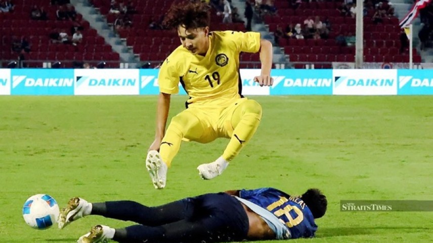 HLV Nafuzi đứng ra bảo vệ Aiman Yusuf Nabil sau trận thua Thái Lan tại SEA Games