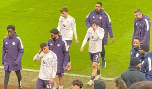 Bruno Fernandes thể hiện tấm lòng với tài năng trẻ MU sau trận gặp Aston Villa