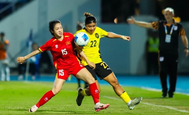 Đội tuyển nữ Việt Nam thắng 7-0 trước Malaysia: Màn trao đổi hấp dẫn giữa Thúy Hằng và Steffi