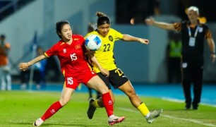 Đội tuyển nữ Việt Nam thắng 7-0 trước Malaysia: Màn trao đổi hấp dẫn giữa Thúy Hằng và Steffi