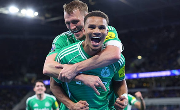Thiaw lên đỉnh Ngoại hạng Anh nhờ cú đúp trước Everton