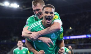 Thiaw lên đỉnh Ngoại hạng Anh nhờ cú đúp trước Everton