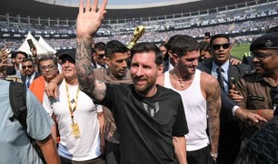 Chaos at Kolkata: Messi gây náo loạn trong lễ khánh thành tượng tại Inter Miami