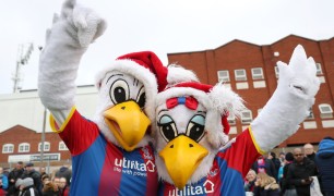 Crystal Palace lên kế hoạch chiêu mộ Xavi Hernandez