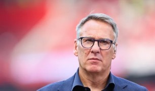 Paul Merson đặt niềm tin vào khả năng vô địch của Arsenal và cho rằng Chelsea sẽ vượt lên trên Man City.