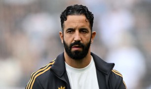 Glen Johnson chỉ trích: Phòng ngự Man Utd quá yếu kém