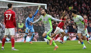 'Đôi khi' - Phản ứng cười ra nước mắt của Pep Guardiola sau bàn thắng quyết định của Rayan Cherki