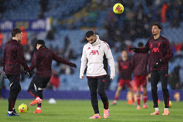 Gerrard phản bác Carragher về vấn đề Salah: Quan điểm không đồng lòng