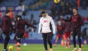 Gerrard phản bác Carragher về vấn đề Salah: Quan điểm không đồng lòng