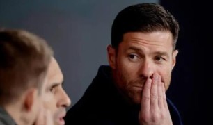 Xabi Alonso cần giải quyết 3 vấn đề chiến thuật để bảo vệ vị trí tại Real