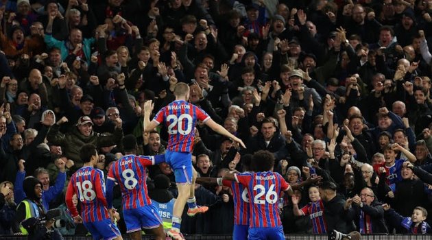 Guehi tỏa sáng, Crystal Palace đánh bại Fulham 2-1 để bứt phá vào top 4