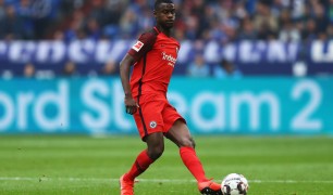 Manchester United đặt mục tiêu vào Evan Ndicka, có thể thực hiện thỏa thuận trao đổi Joshua Zirkzee