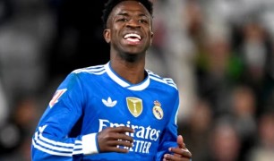 Tại sao Vinicius Junior lại là lựa chọn tốt hơn Semenyo cho Liverpool?
