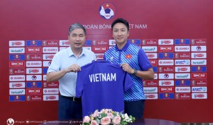 Kim Sang-sik, trợ lý HLV, bất ngờ trước sức mạnh đáng kể của bóng đá Việt Nam