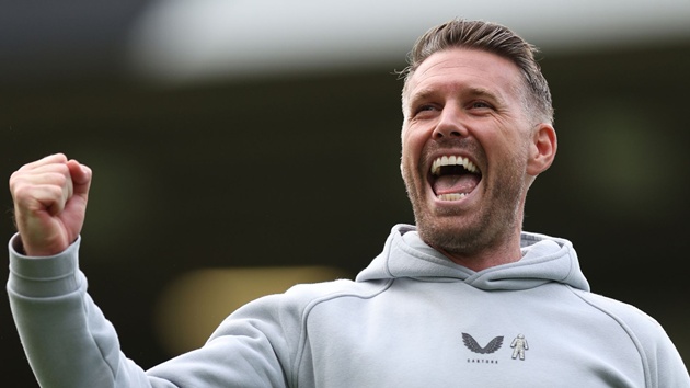 Đội bóng Wolves tiếp cận Middlesbrough với mục tiêu chiêu mộ HLV Rob Edwards
