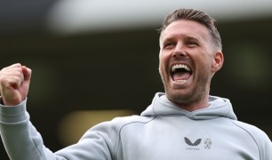 Đội bóng Wolves tiếp cận Middlesbrough với mục tiêu chiêu mộ HLV Rob Edwards