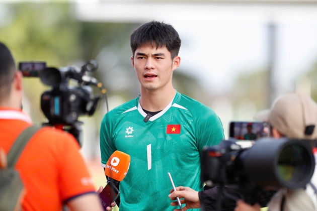 Trần Trung Kiên, thủ môn U22 Việt Nam, làm nức lòng người hâm mộ tại SEA Games 33 ở Thái Lan