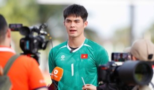 Trần Trung Kiên, thủ môn U22 Việt Nam, làm nức lòng người hâm mộ tại SEA Games 33 ở Thái Lan