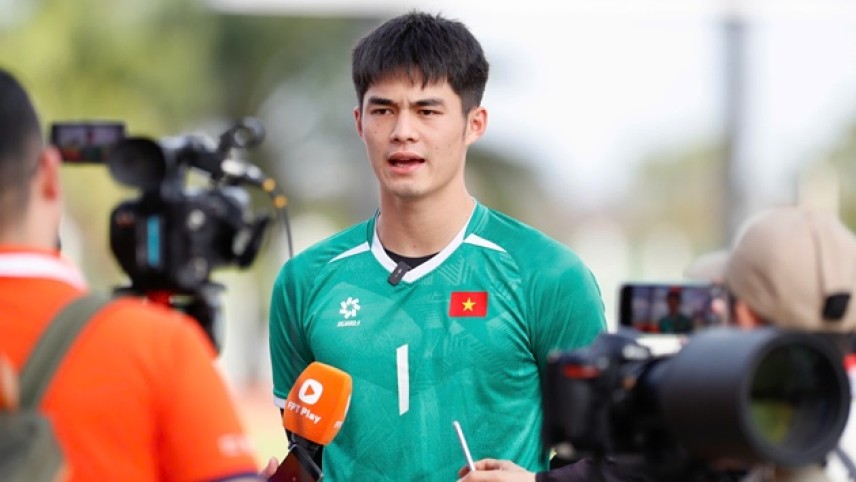 Trần Trung Kiên, thủ môn U22 Việt Nam, làm nức lòng người hâm mộ tại SEA Games 33 ở Thái Lan