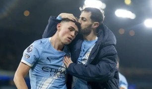 Silva khuyến nghị các đồng đội phải duy trì đằng cấp nếu không muốn chia tay Man City.