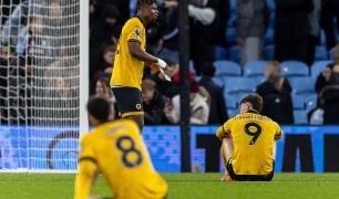 Wolves đứng trước nguy cơ lịch sử tăm tối sau 16 vòng đấu Ngoại hạng Anh
