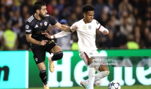 Chelsea gây sốc khi bị đội bóng vùng sâu, vùng xa chia điểm