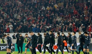 Van Persie tiếp tục thất bại, Feyenoord gục ngã trước Stuttgart ở Europa League