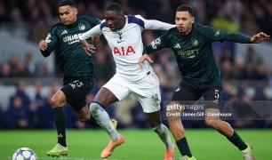 Đại thắng sân nhà, Tottenham lọt vào top 8 Champions League