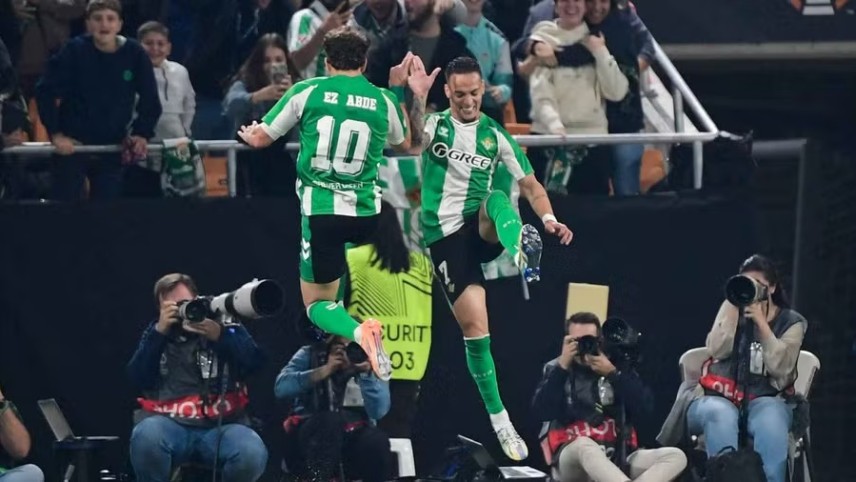 Antony tỏa sáng giúp Betis hạ gục Lyon