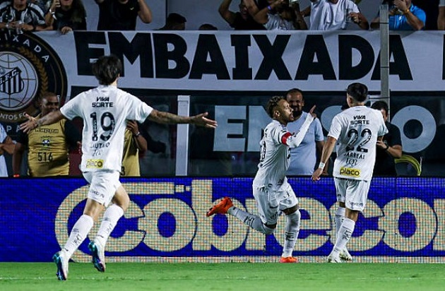 Neymar đã ghi bàn nhưng một sai lầm của anh đã khiến Santos đánh mất chiến thắng.