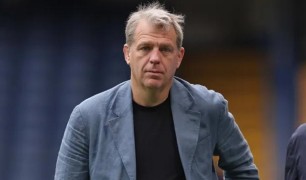 Boehly châm biếm truyền thông Anh khi nhận phản hồi tiêu cực tại Chelsea
