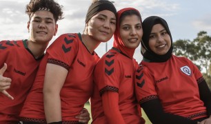Tiếng gọi từ sân cỏ: Những cầu thủ nữ Afghanistan tìm thấy sự sống trong bóng đá