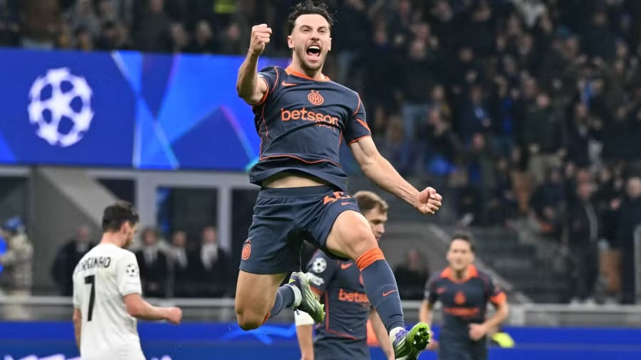 Inter lọt lưới bàn đầu tiên nhưng vẫn leo lên thứ 3