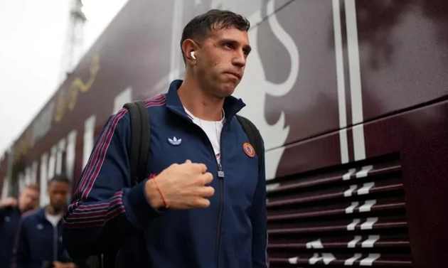 Aston Villa thực hiện thay đổi vị trí đội phó, trong khi HLV Emery gửi lời khuyên tới Martinez.