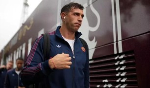 Aston Villa thực hiện thay đổi vị trí đội phó, trong khi HLV Emery gửi lời khuyên tới Martinez.