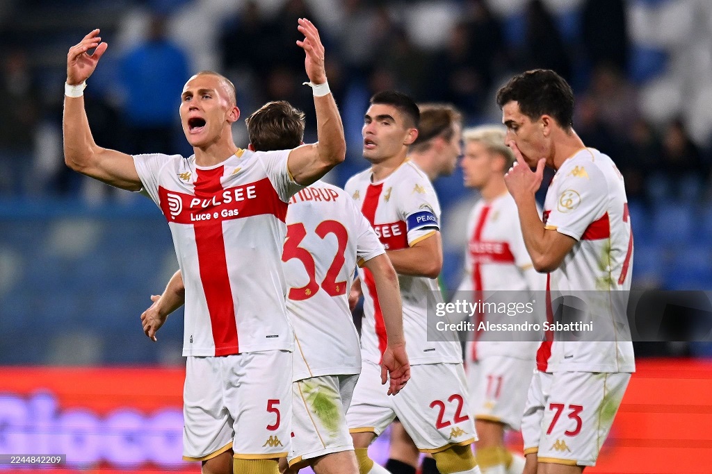 Chia tay Vieira, Genoa thắng trận đầu tiên trong mùa giải