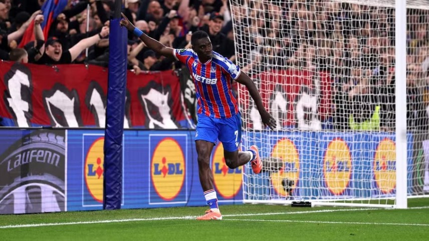 Crystal Palace lần đầu đãi khán giả nhà thắng lợi tại châu Âu