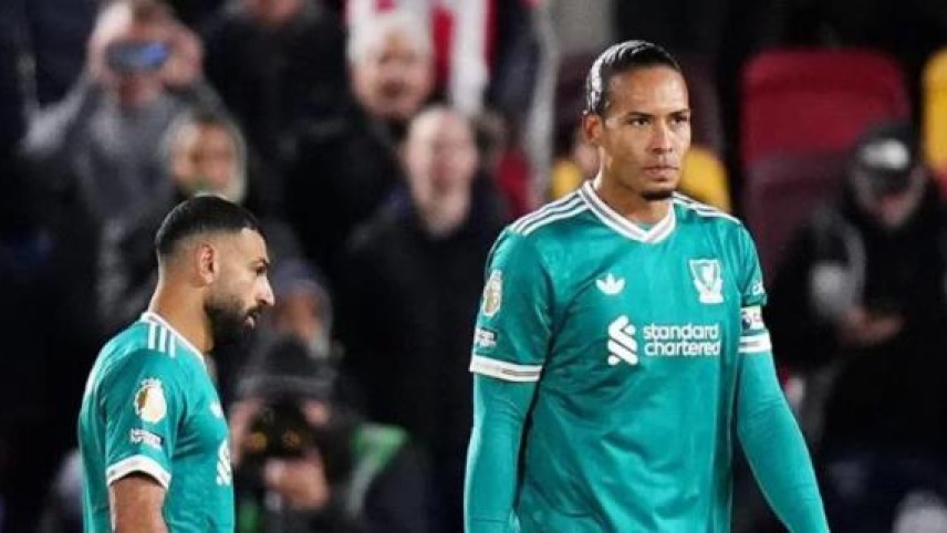 Liverpool gặp khủng hoảng: Rooney đặt dấu hỏi về vai trò của Salah và Van Dijk