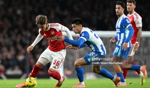 Dowman tạo lịch sử với Arsenal
