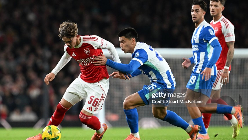 Dowman tạo lịch sử với Arsenal