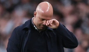 Liverpool mất 11 cầu thủ, dùng thủ môn thứ 3 đấu Crystal Palace