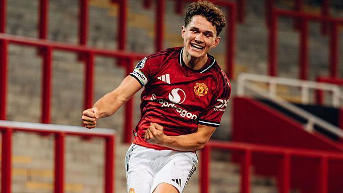 Anfield nghẹt thở chờ đại chiến Liverpool – Man United