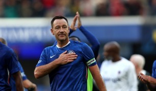 Terry bực bội với Chelsea
