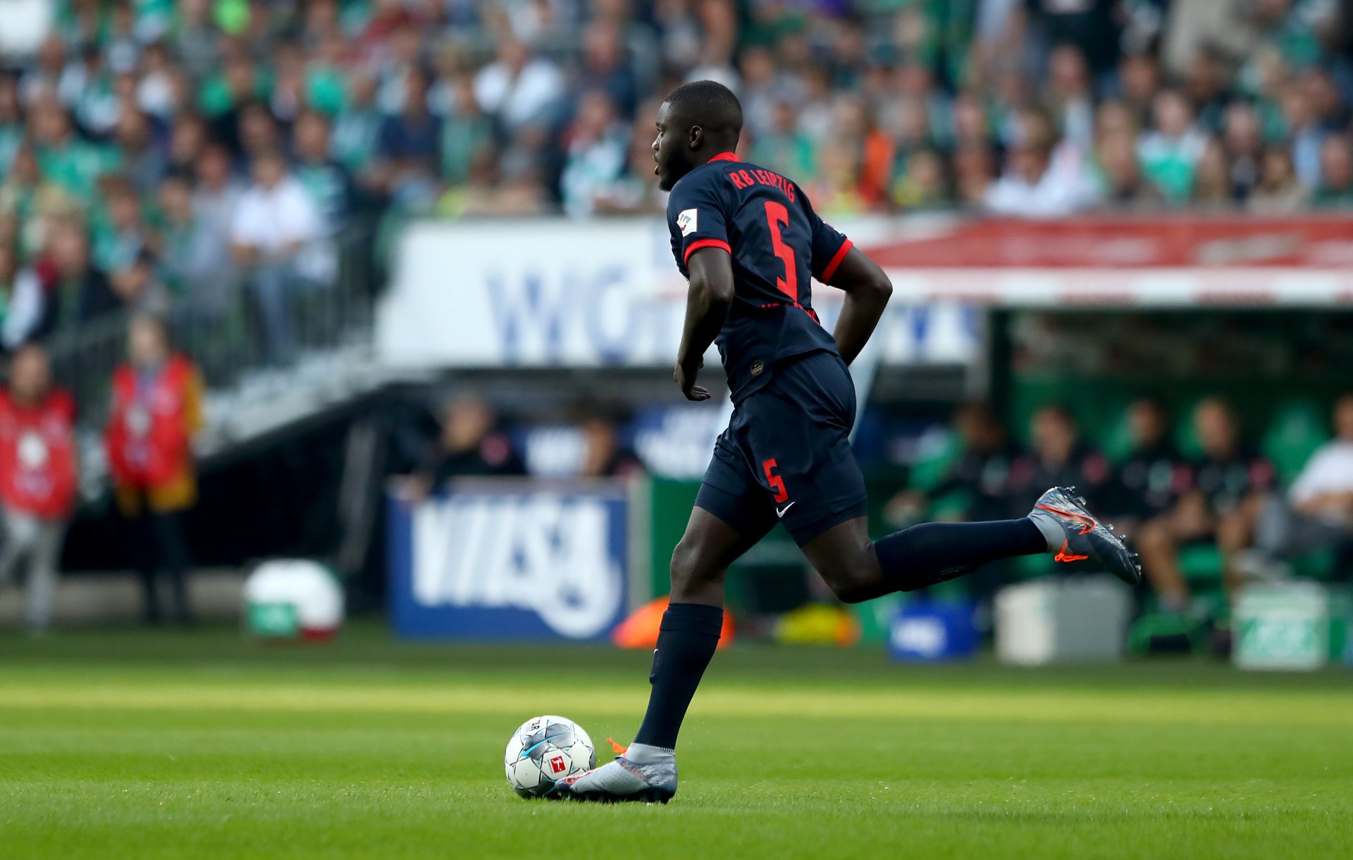 Bayern, Barca, Real Madrid ‘đấu đá’ giành Upamecano